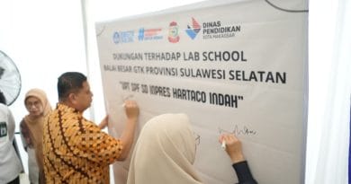 foto wali kota bertanda tangan