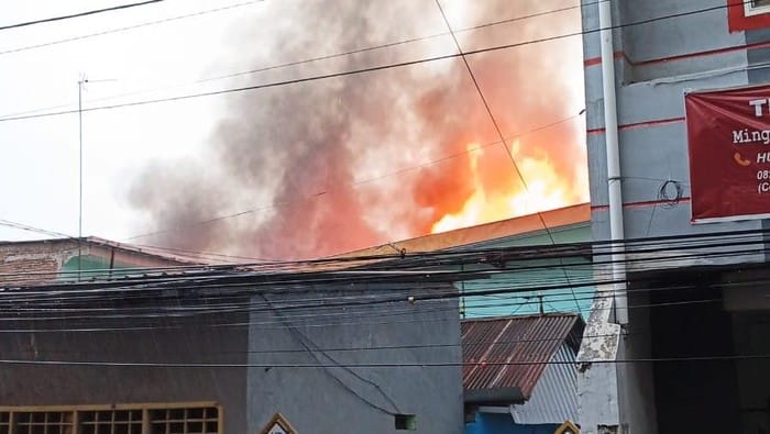 Foto Kebakaran Rumah di Bulogadinf Makassar