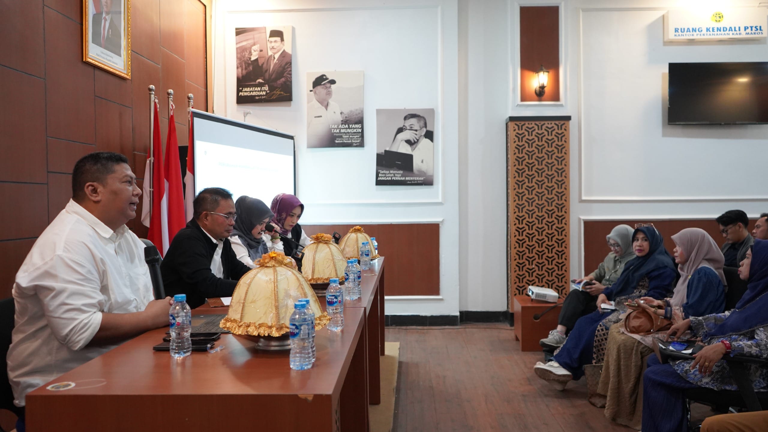 Kantah Maros Dorong Optimalisasi Sistem Kewilayahan dan Program Pera;ihan Hak 10 hari Melalui Sosialisasi Bersama Kanwil BPN Sulsel, PPAT dan Stakeholder Terkait
